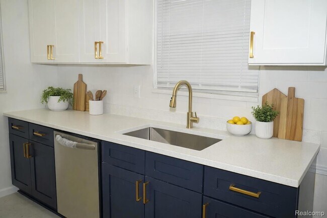 Foto del edificio - 7241 Outer Dr W