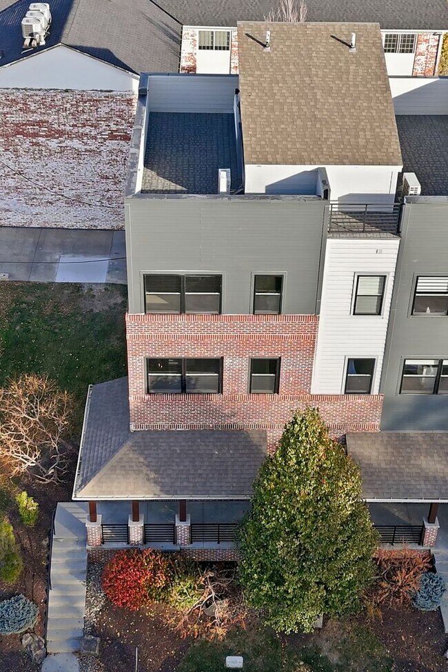 Foto del edificio - Stylish Midtown townhouse with stunning city views!