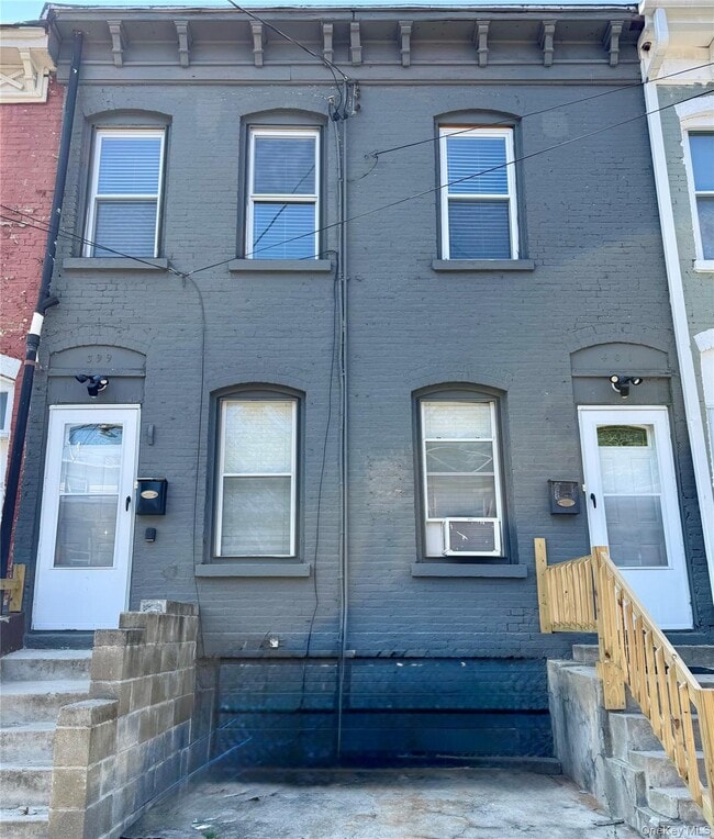 Building Photo - 401 Liberty St