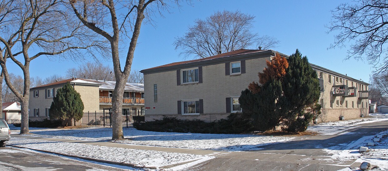 Primary Photo - Lincoln Creek Apartments