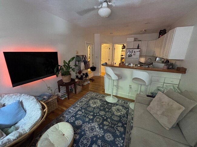 Building Photo - 16 Irving St