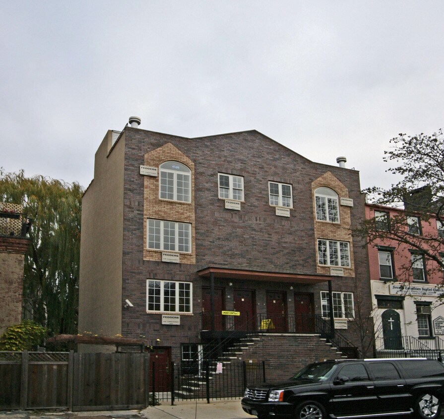 Foto principal - 3 E 129th St