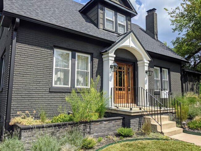 Foto del edificio - 823 Fairmount Blvd