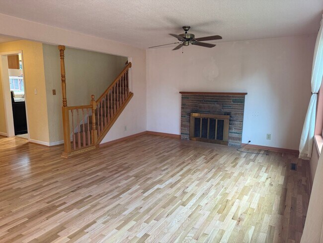 Foto del edificio - 4 bedroom 2 bathroom home in a great neighborhood!