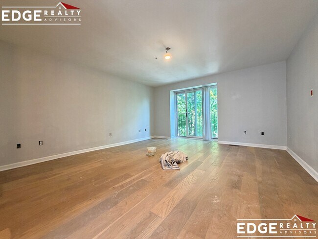 Foto del edificio - 110 Coolidge Hill Rd