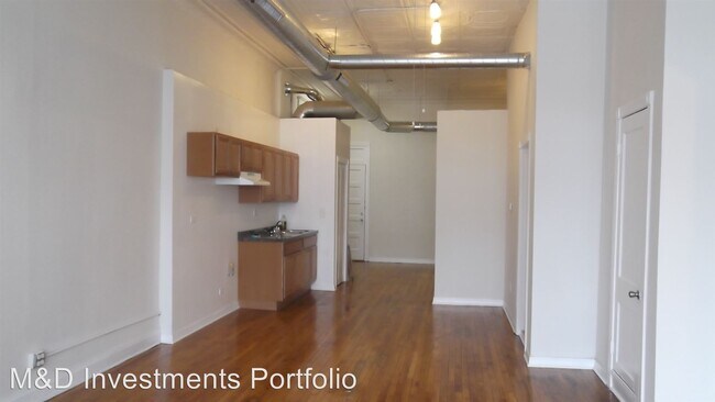 Building Photo - 908 N California Ave