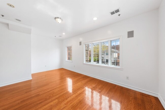 Building Photo - 239 Baldwin Ave