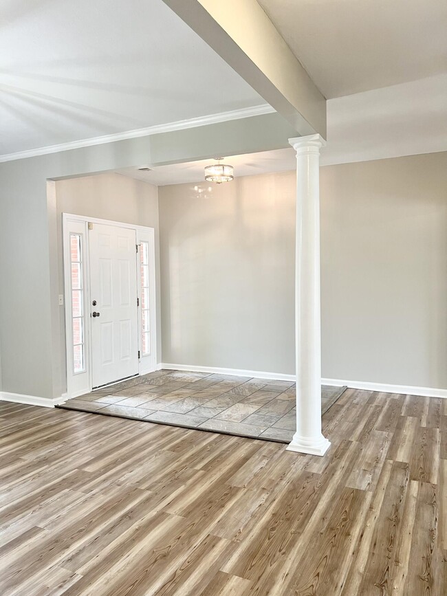 Building Photo - 300 Cannock Ct