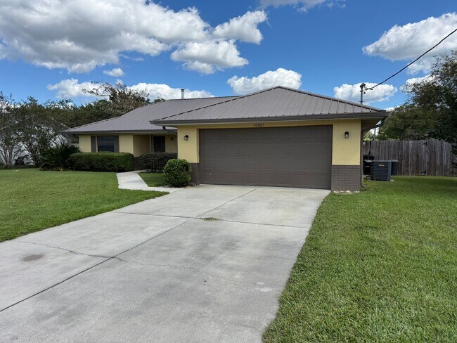 Building Photo - Charming 3-Bed, 2-Bath Oasis with Pool & E...