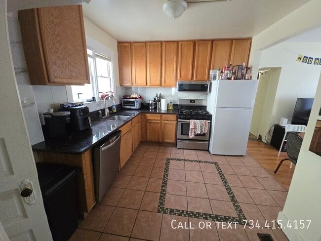 Photo - 502 Benjamin St House