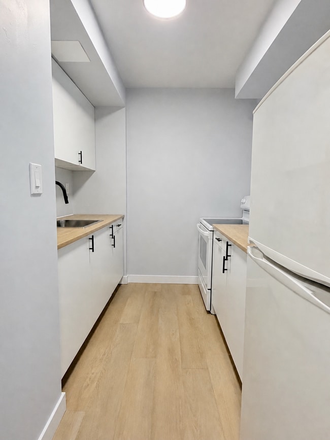 Building Photo - 315 Detroit St