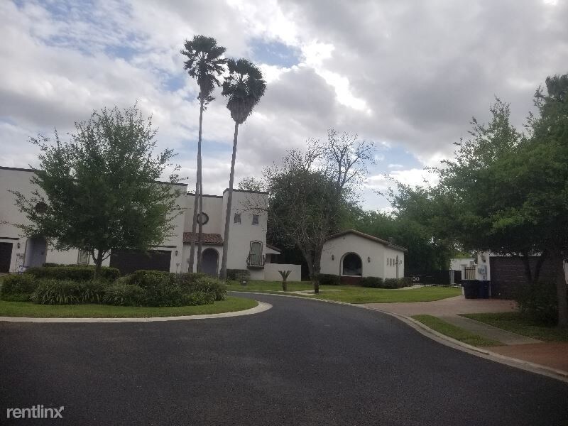 Primary Photo - 3 br, 2.5 bath Townhome - 820 S 6TH ST
