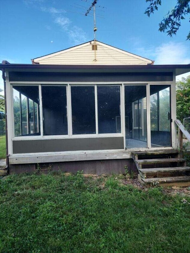 Building Photo - AVAILABLE NOW! - 7545 Old Stage Rd, Glen B...