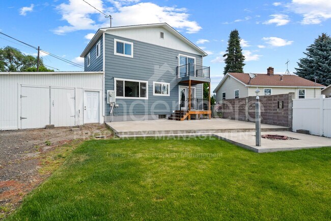 Foto del edificio - Beautiful 3-Bedroom Home - EV Charger - Pet Friendly