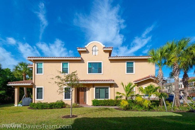 Building Photo - 3 br, 2.5 bath Townhome - 143 SW 127th Ter