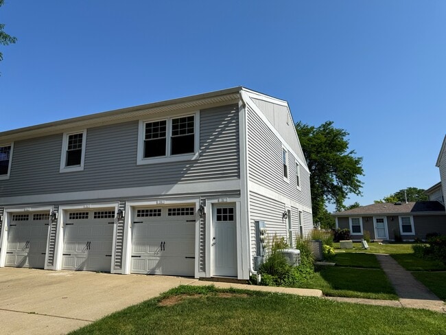 Building Photo - 241 Sunset Ct