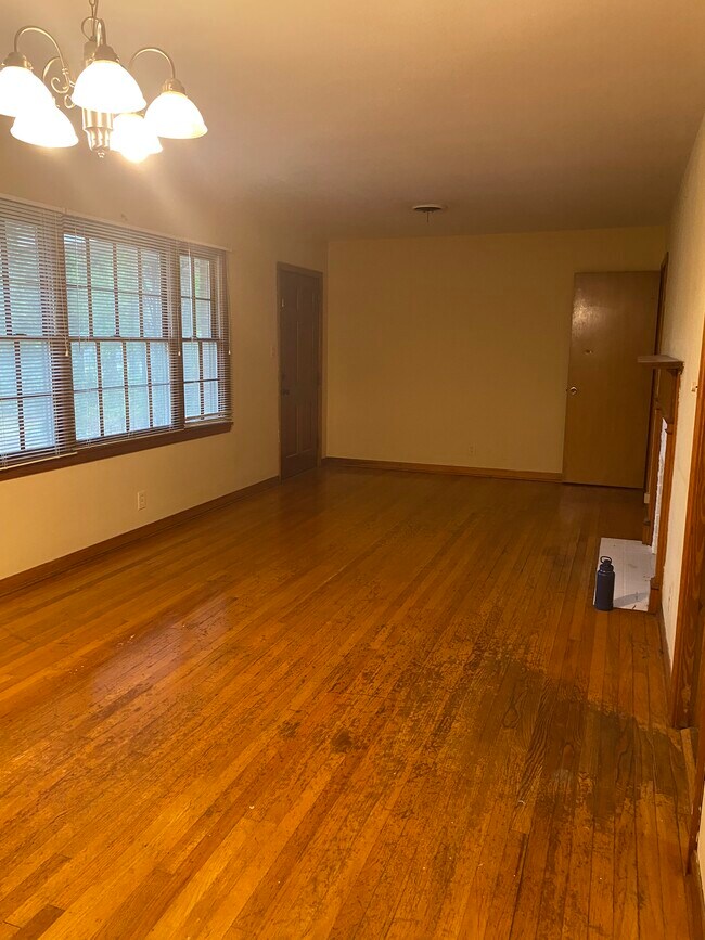 Foto del edificio - 4672 PINEWOOD DR N