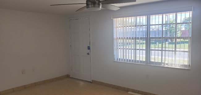 Building Photo - 7525 Fox Hollow Dr