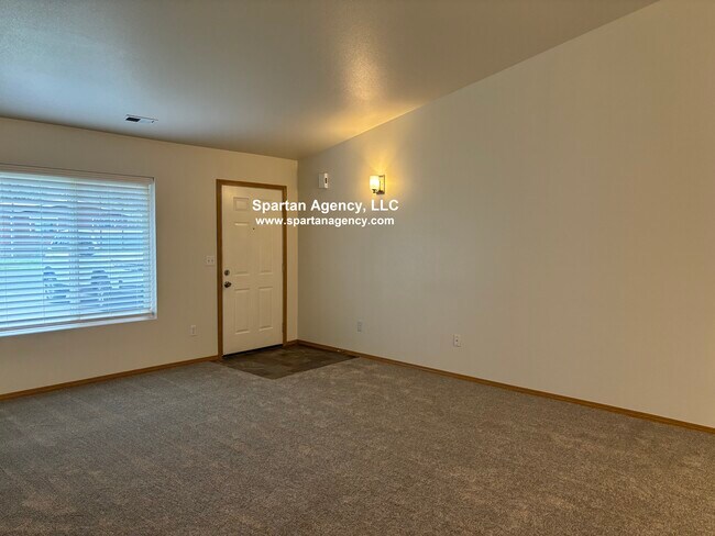 Building Photo - 9413 Angeline Rd E