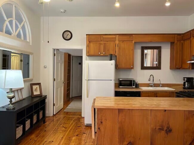 Foto del edificio - 263 Elm Hill Rd