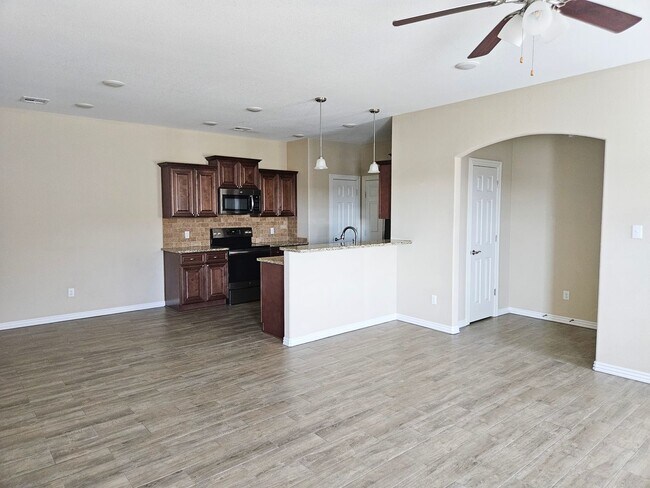 Building Photo - 3 Bedroom Duplex for Rent in Chaffee Cross...