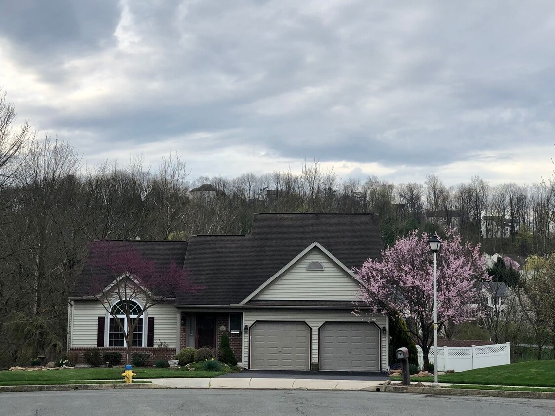 Foto principal - Exeter single family home on private cul-d...