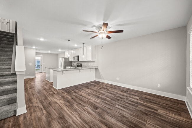 Building Photo - South Maple Townhomes