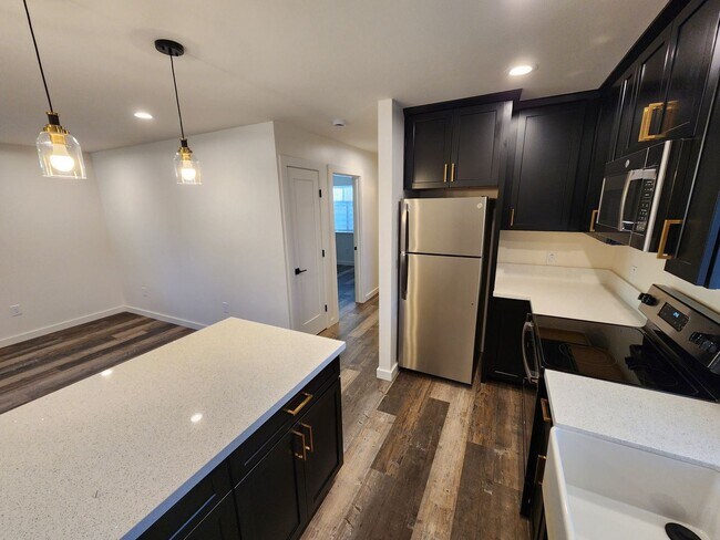 Building Photo - 1 br, 1 bath House - 5044 B Street