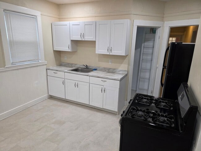 Photo - 64 Topliff St Apartment