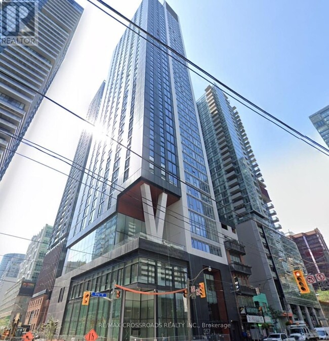 Building Photo - 357-4357 King St W