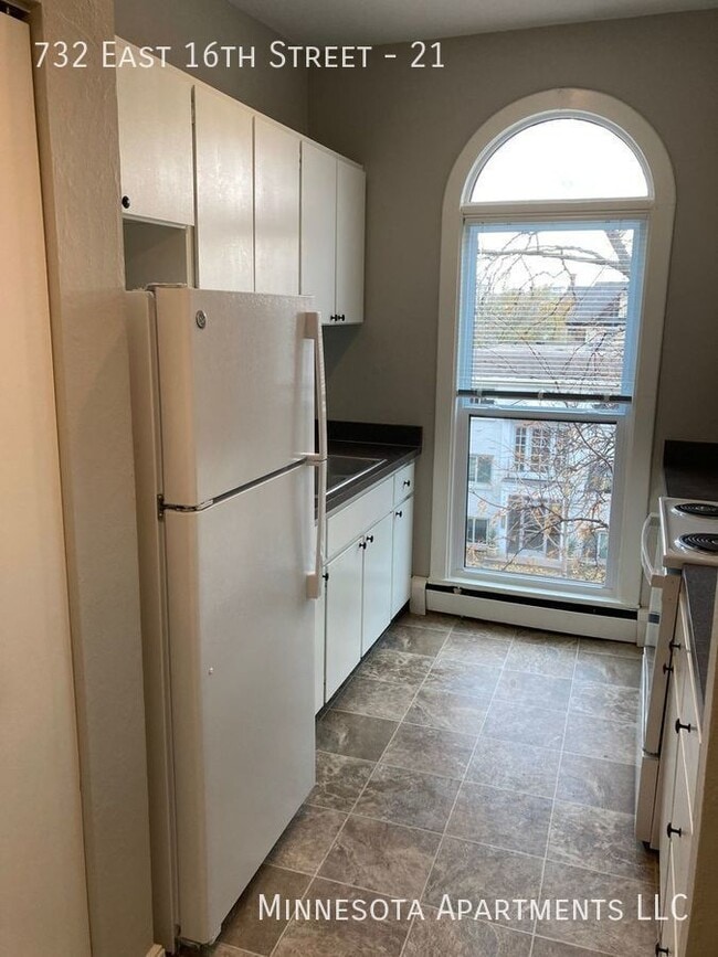 Building Photo - Newly Renovated 1 Bedroom!