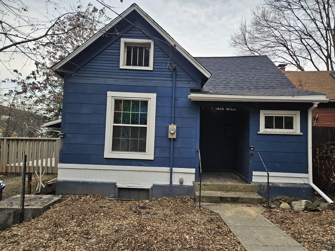 Primary Photo - 1406 W Wilson Ave