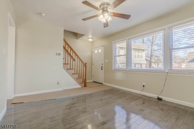 Building Photo - 15 Crown St