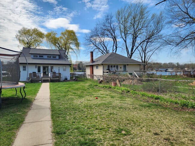 Building Photo - 111 N Emerald Dr