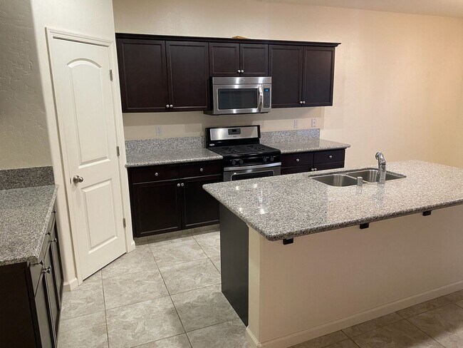 Foto del edificio - 1124 E. COPPER CT. - 3 BEDROOM 2 BATHROOM ...