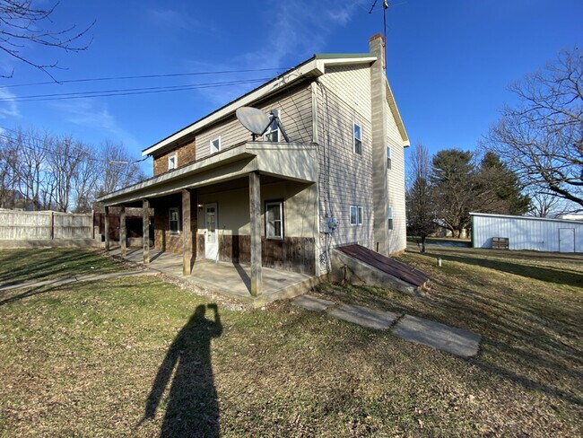 Building Photo - 256 E Evergreen Rd