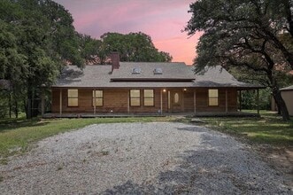 Building Photo - 9400 Live Oak Ln
