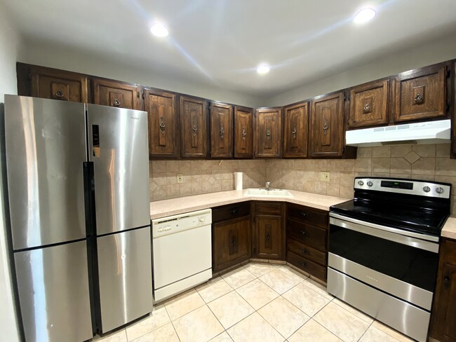 Kitchen - 2204 Delaire Landing Rd