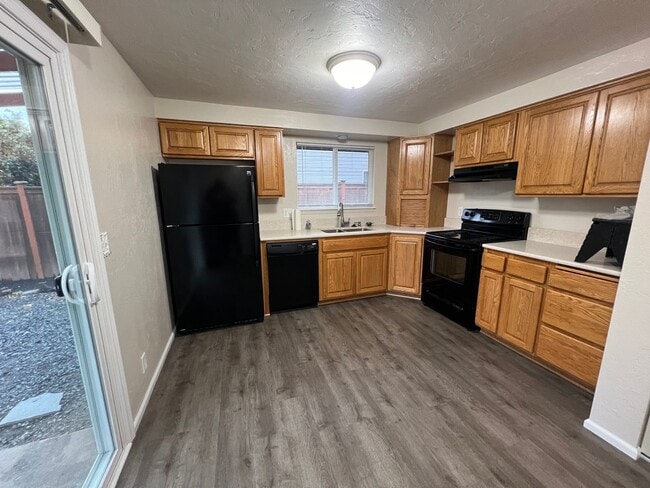 Building Photo - 6884 G St
