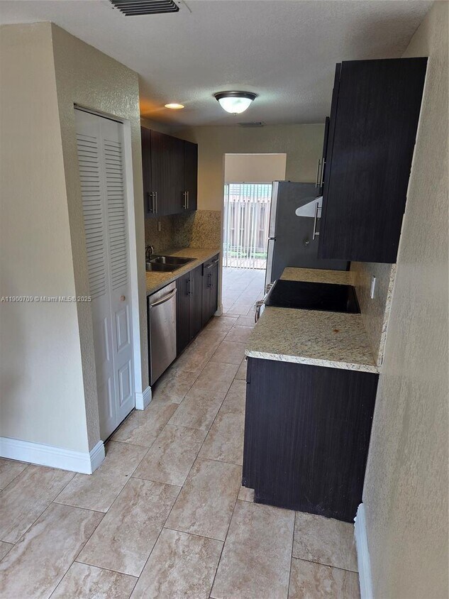 Foto principal - 8218 NW 8th Pl