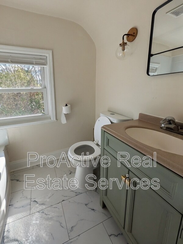 Foto del edificio - 1018 Wolcott Ave