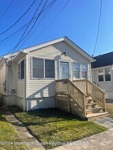 Building Photo - 1830 1/2 Fernwood Rd