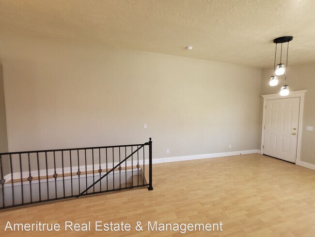 Building Photo - 3 br, 2 bath House - 866 W 200 N