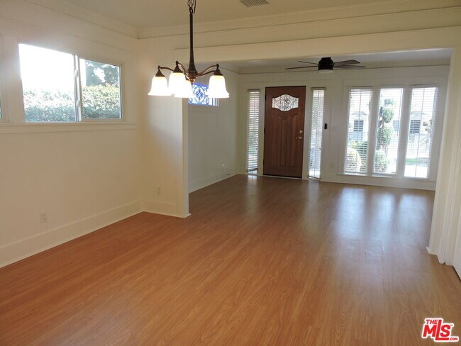 Building Photo - 561 N Windsor Blvd