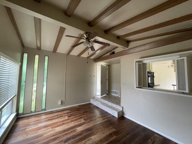 Building Photo - 607 Cobble Dr