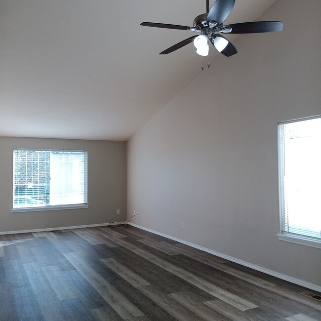 Foto del edificio - Relax and Enjoy Your Next Home in Monouth!