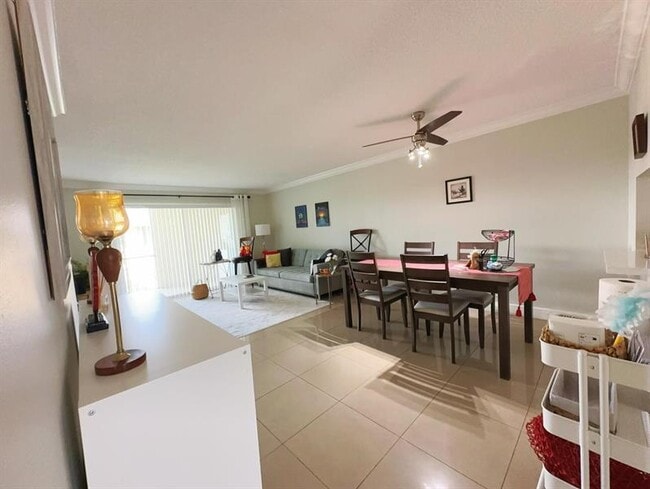 Foto del edificio - 9338 SW 3rd St