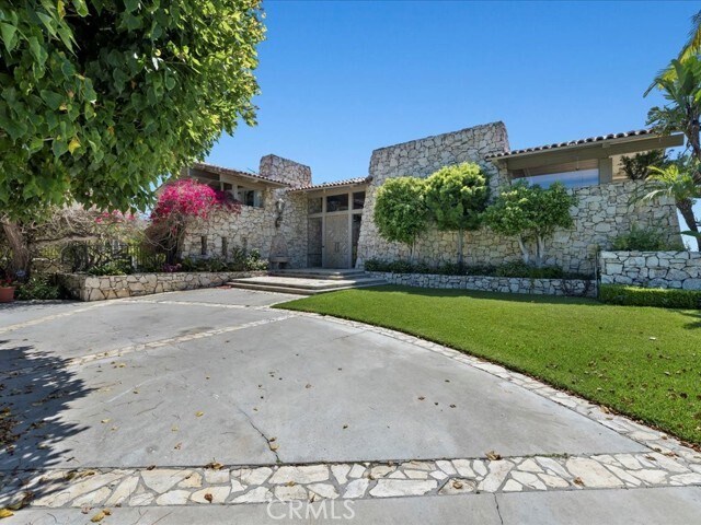 Building Photo - 709 Paseo Del Mar