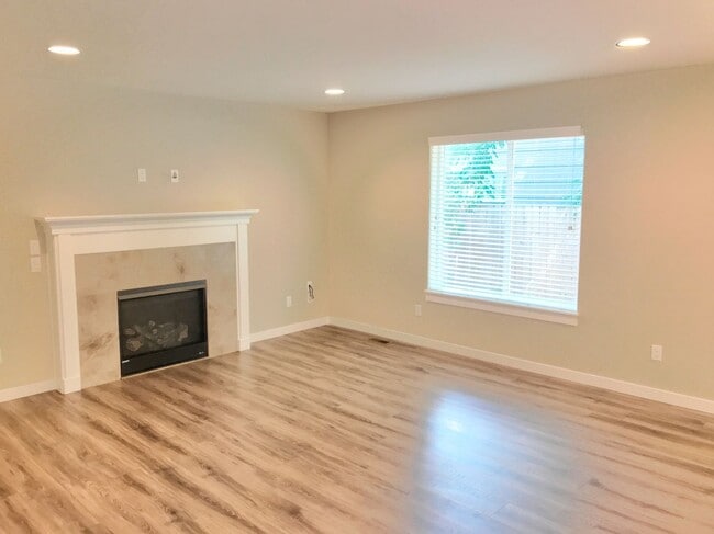 Building Photo - 5518 SE 61st Ave