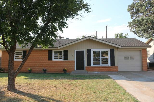 Building Photo - Half off First Full Month's Rent! /Fantastic Updated Home